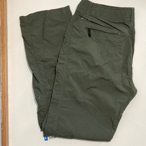 COLUMBIA OMNI-SHADE Pants/Capris. Size 10.